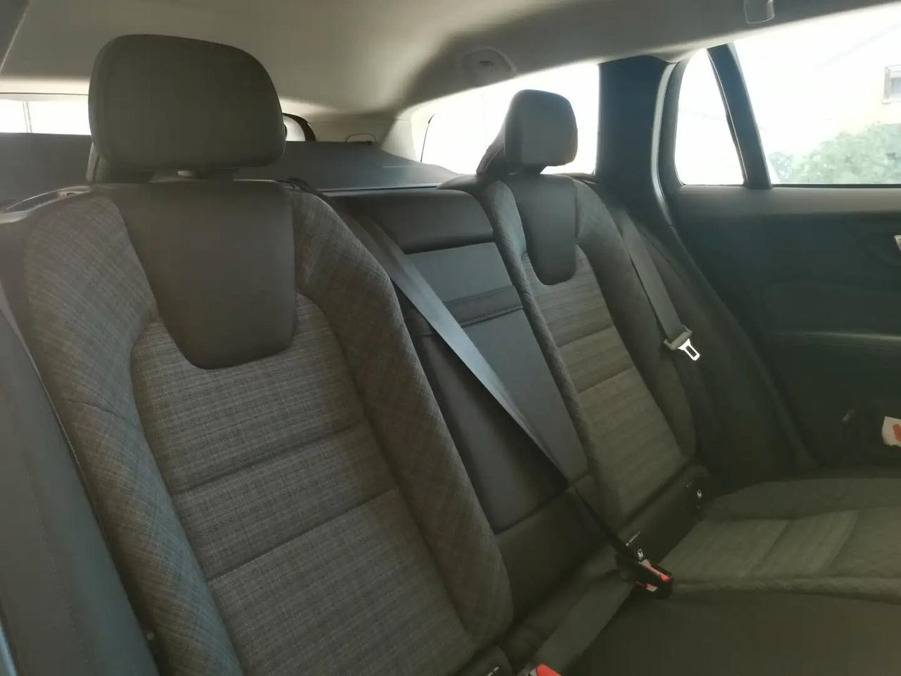 Volvo V60 B4 (d) Geartronic Momentum Business