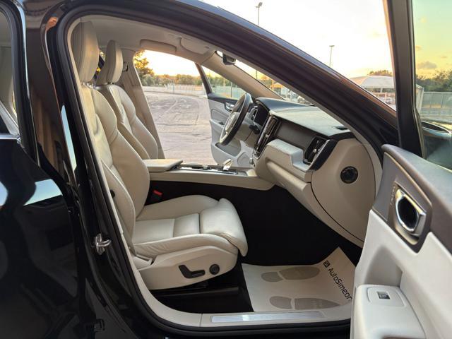 VOLVO XC60 B4 (d) AWD Geartronic Inscription.