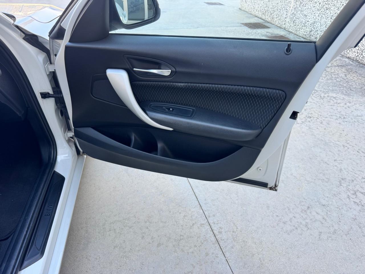 Bmw 118 118d 5p. Unique