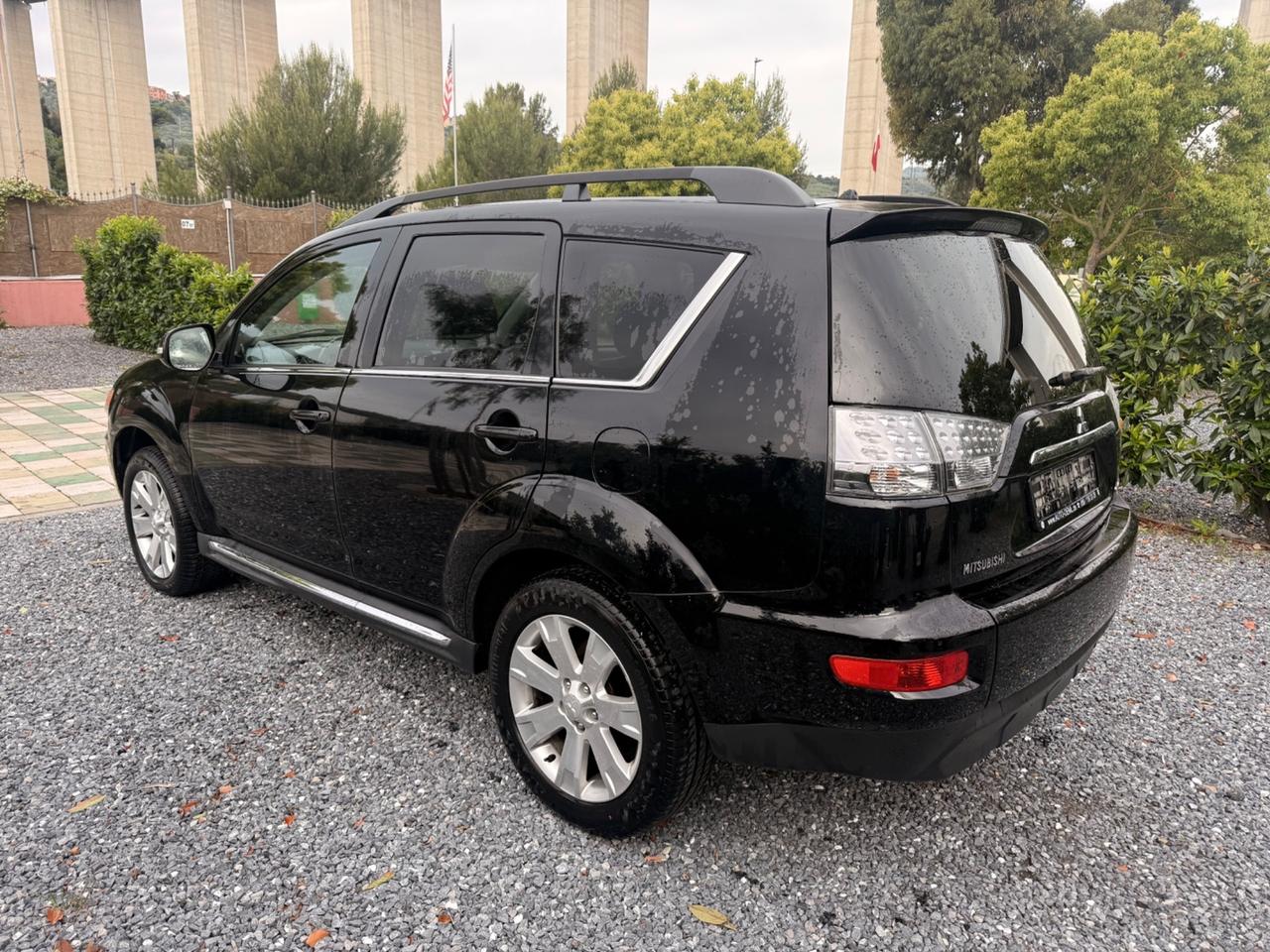 Mitsubishi Outlander 2.2 DI-D TC-SST Instyle DPF 7p