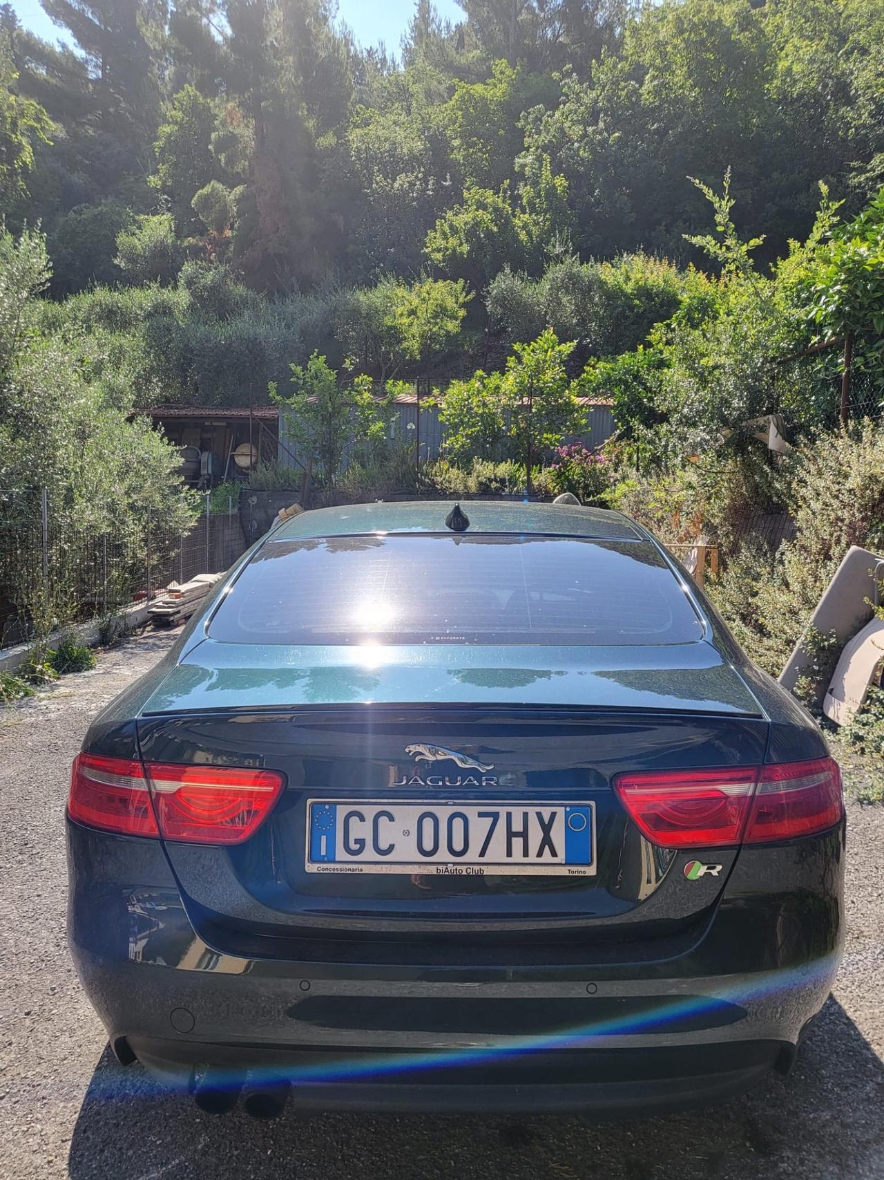 Jaguar XE 2.0 D Turbo R-Sport