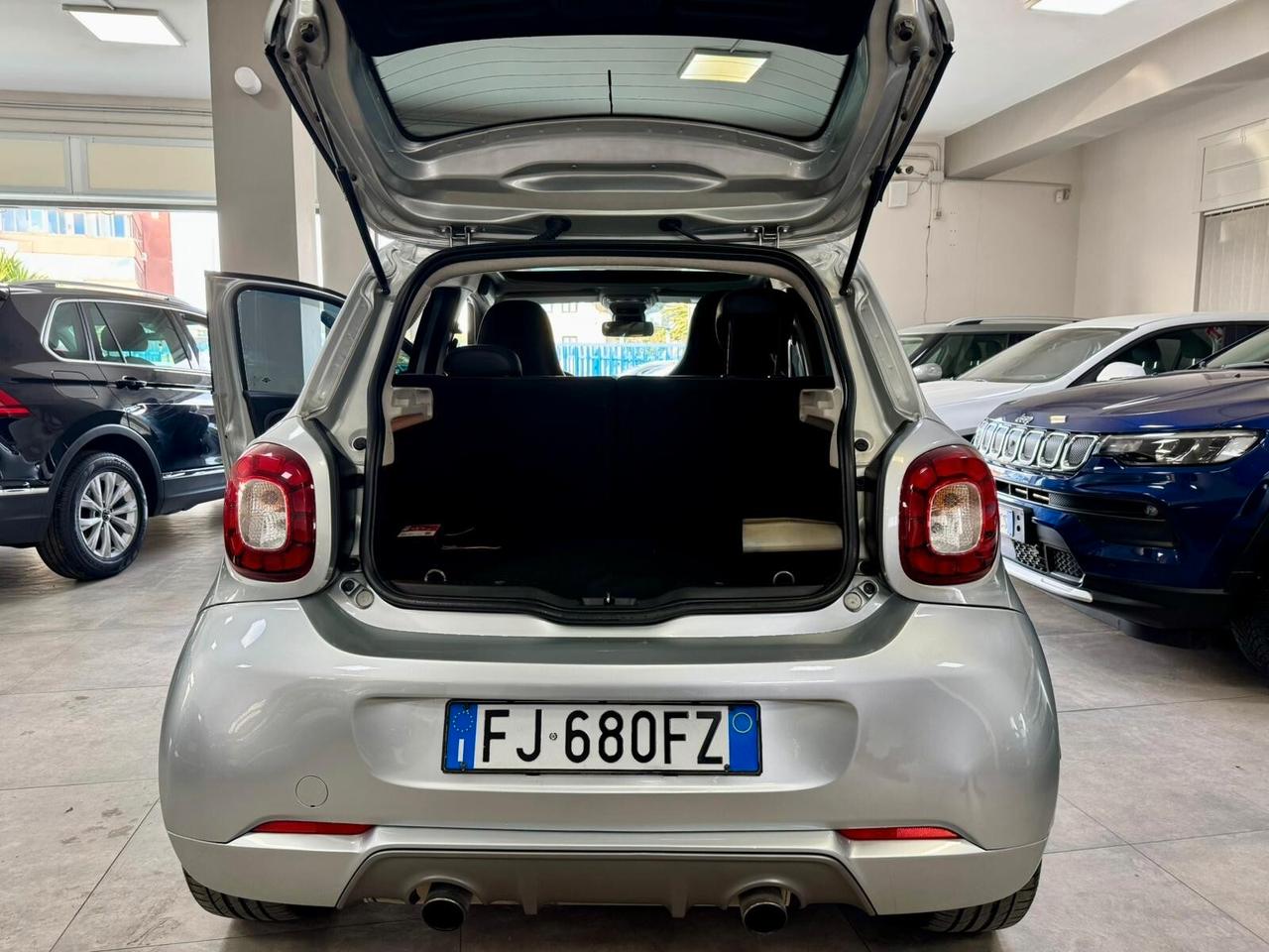 Smart ForFour 1.0 71cv GPL Twinamic Brabus 2017