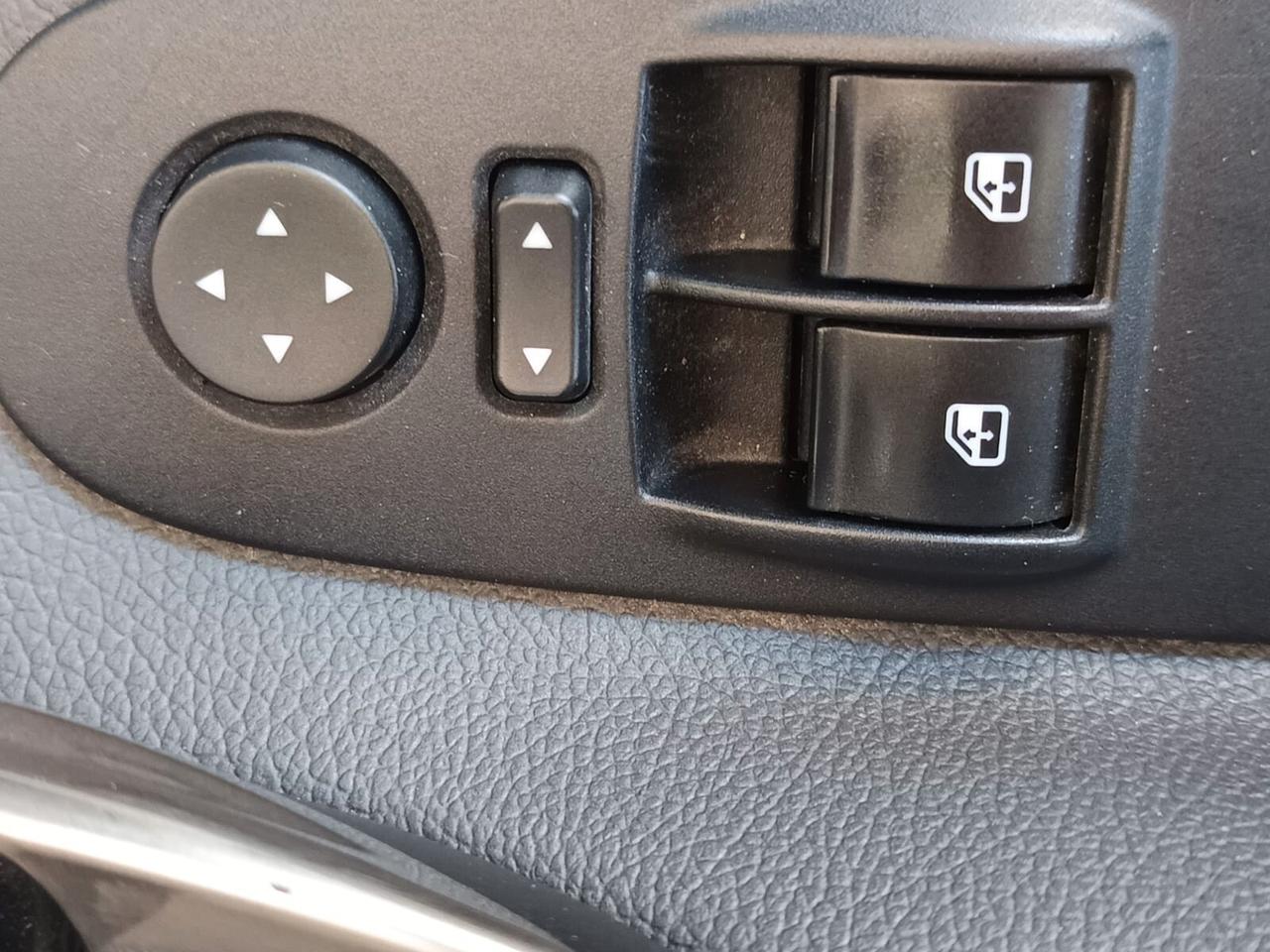 LANCIA YPSILON 2015 - 1.2 BENZINA OK NEOP. LB AUTOMOBILI