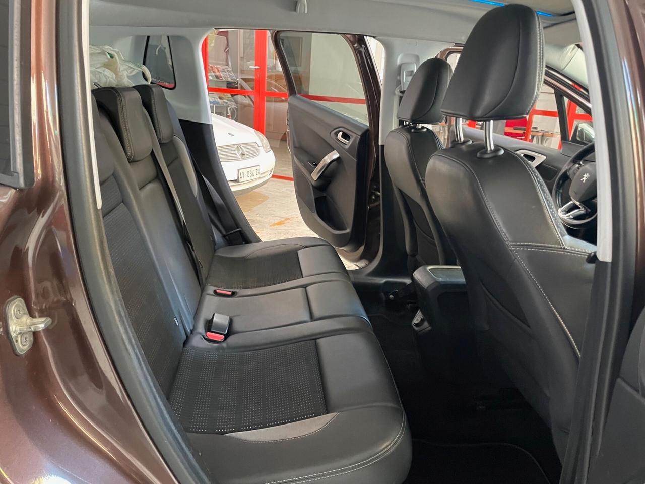 Peugeot 2008 1.6 e-HDi 115 CV Stop&Start Allure
