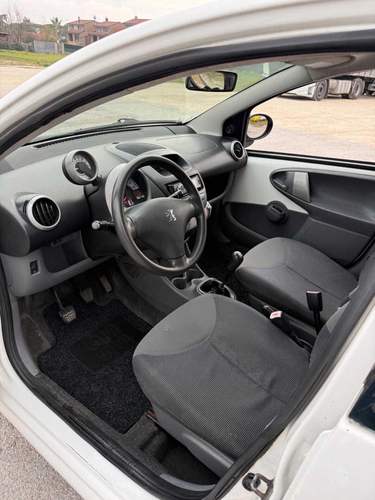 Peugeot 107 5porte 1.0 benzina 68cavalli NEOPATENTATI