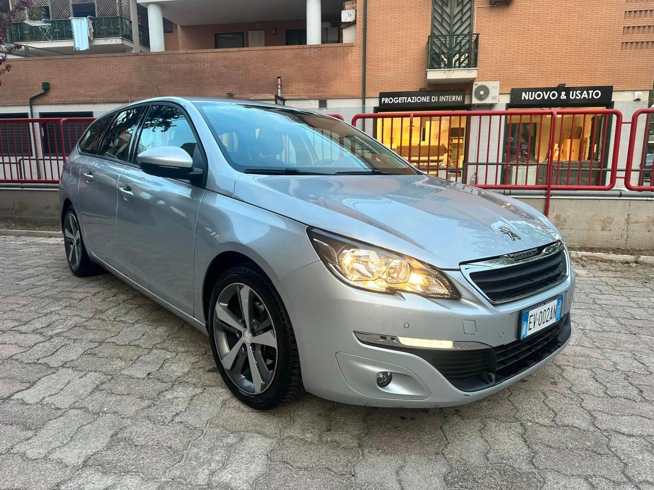 Peugeot 308 BlueHDi 120 S&S EAT6 SW Allure