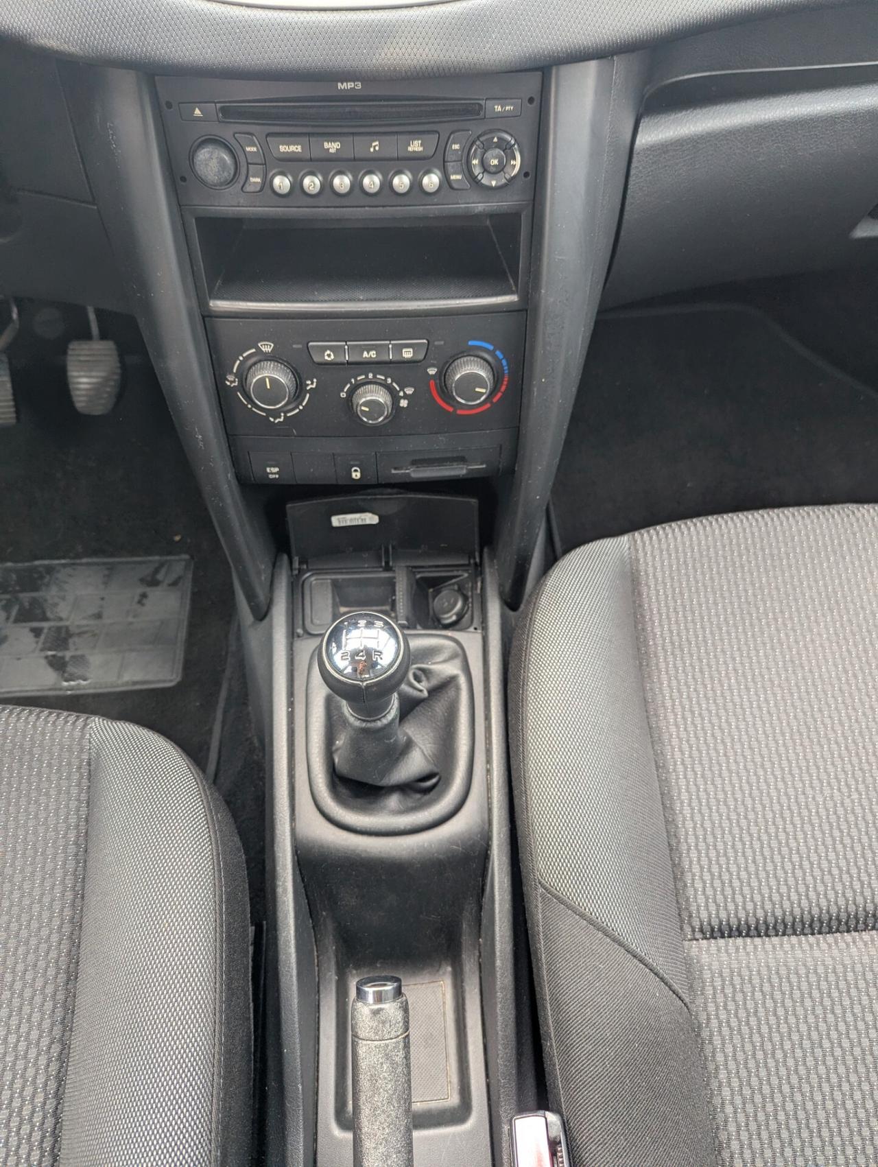 Peugeot 207 1.4 neopatentati