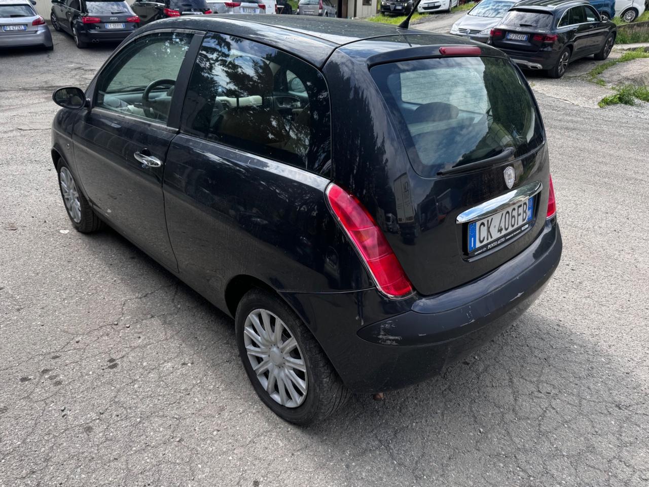 Lancia Ypsilon 1.2 16V Platino