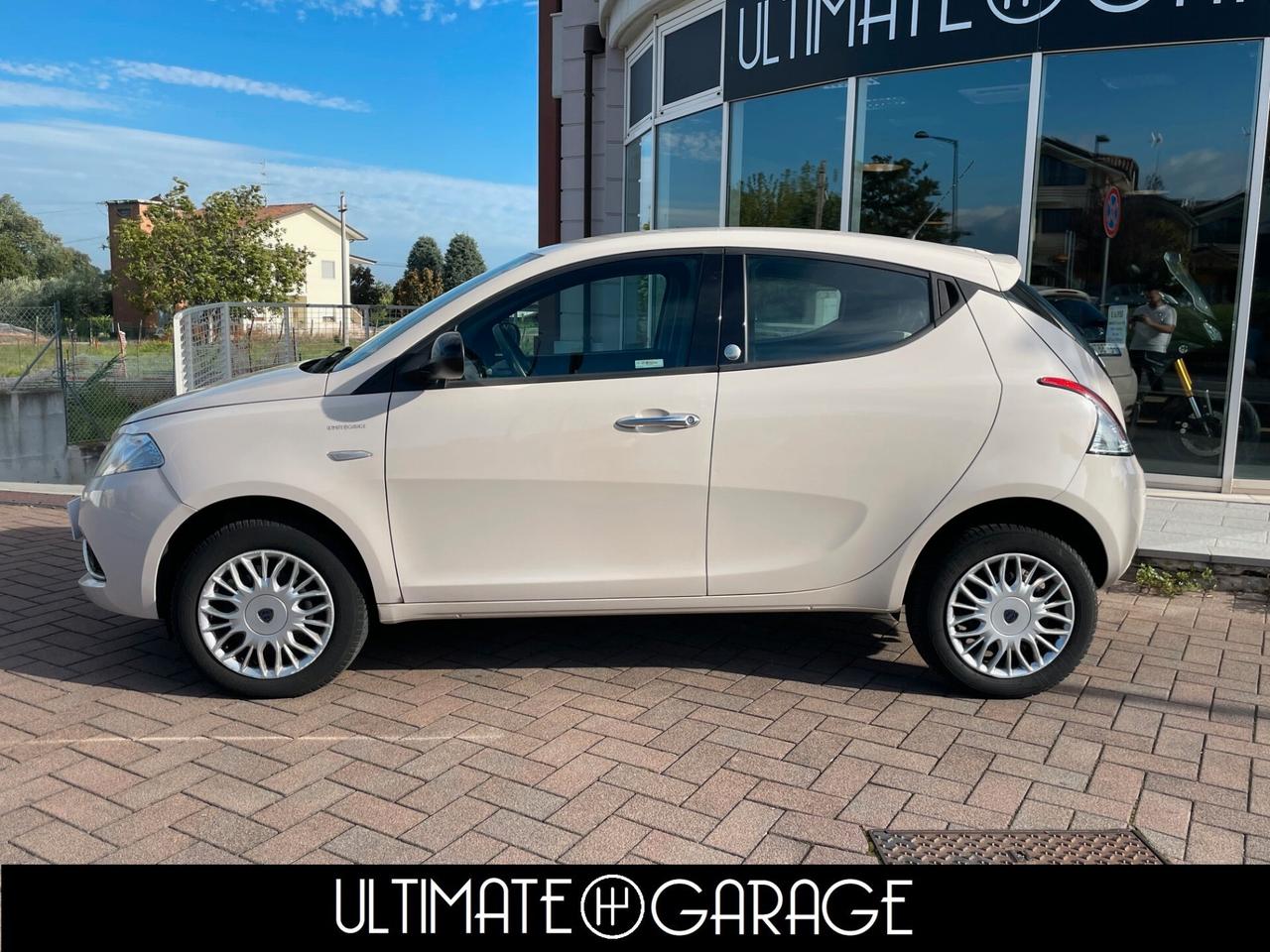 Lancia Ypsilon 0.9 TwinAir 85 CV 5 porte Metano Ecochic Gold NEOPATENTATI