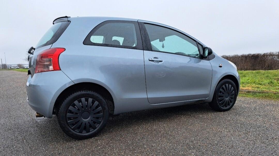 Toyota Yaris 1.0 3 porte Sol