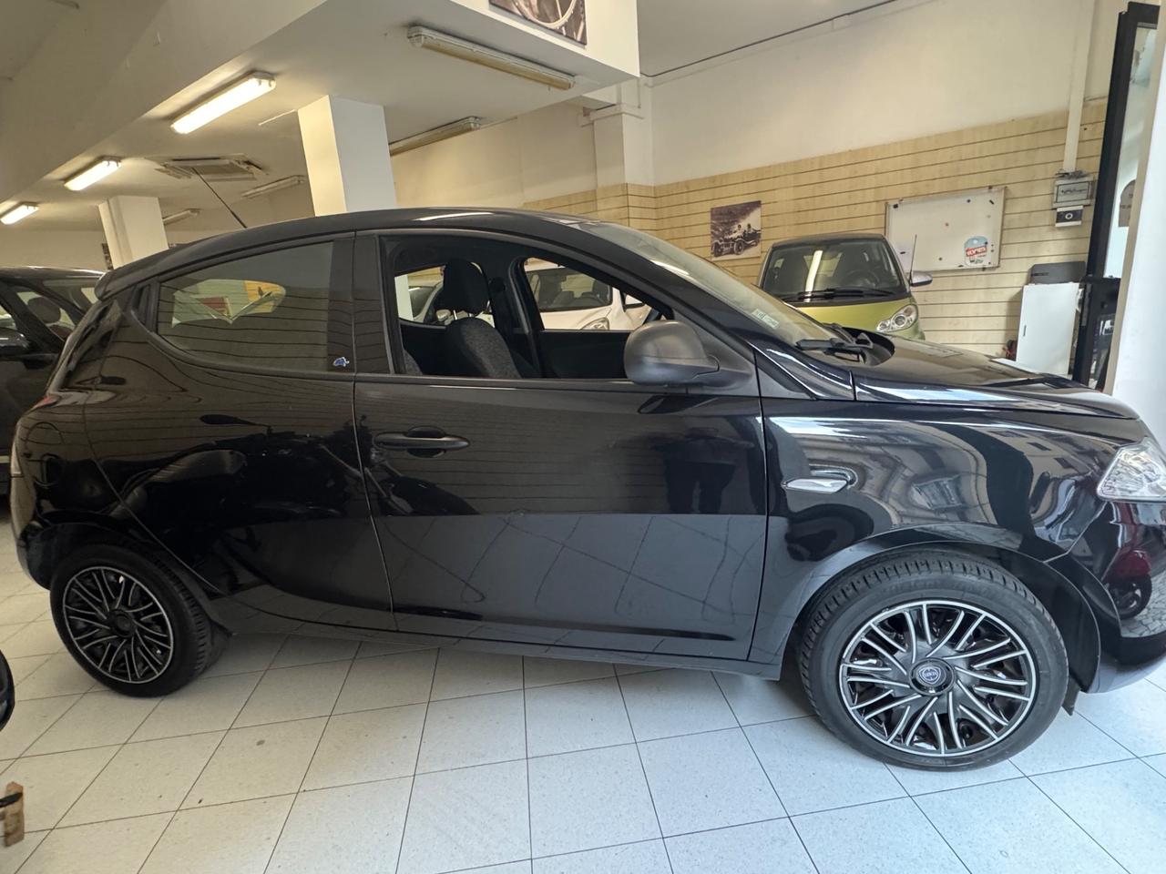Lancia Ypsilon 1.2 69 CV 5 porte GPL Ecochic Elefantino Blu OK NEOPATENTATI
