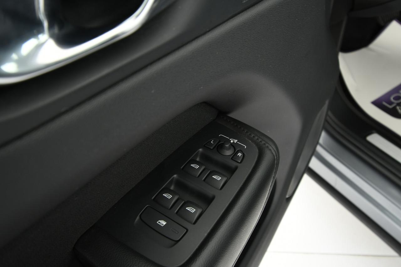 VOLVO XC60 2.0 b4 Momentum Pro awd auto CAMERA+APP CONNECT