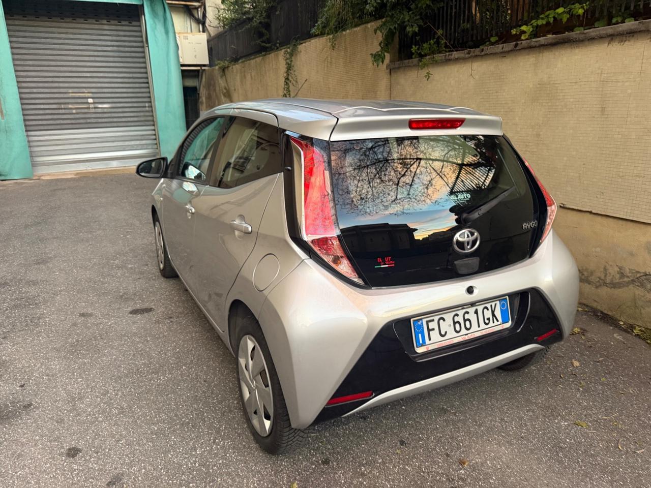 Toyota Aygo 1.0 VVT-i 69 CV 5 porte x-play