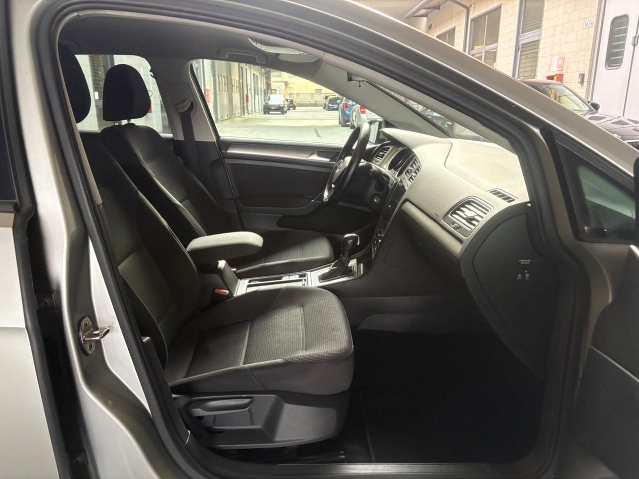 Volkswagen Golf Business 1.6 TDI DSG 5p. Highline BlueMotion Technology