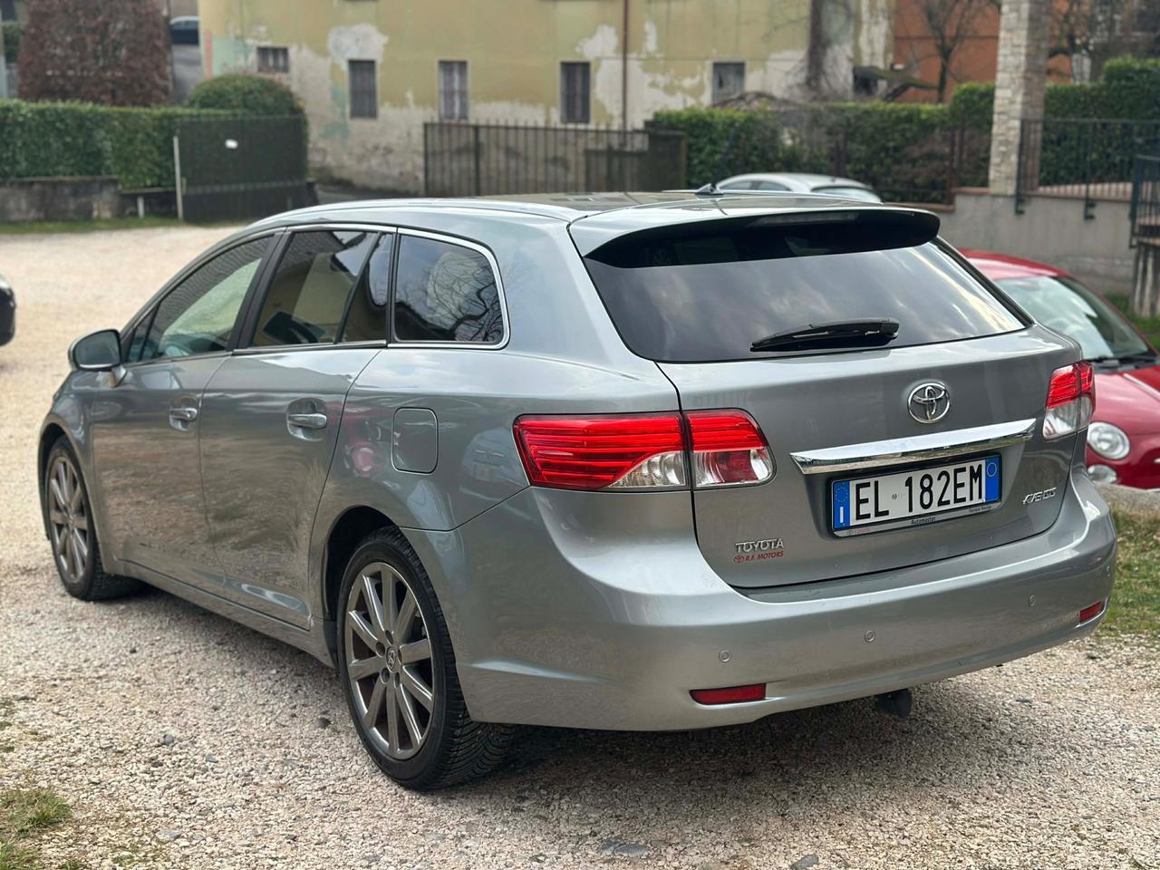 Toyota AVENSIS STYLE UNICOPR KMCERT GARAN