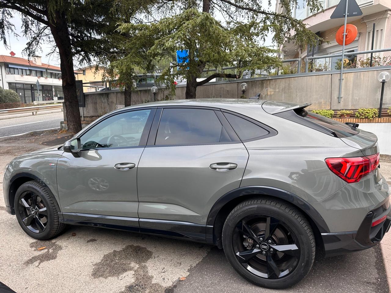 Audi Q3 *2 x S LINE *MATRIX *360° *R19 *BLACK-paket *Sportback 40 TDI 200 cv. Quattro S tronic