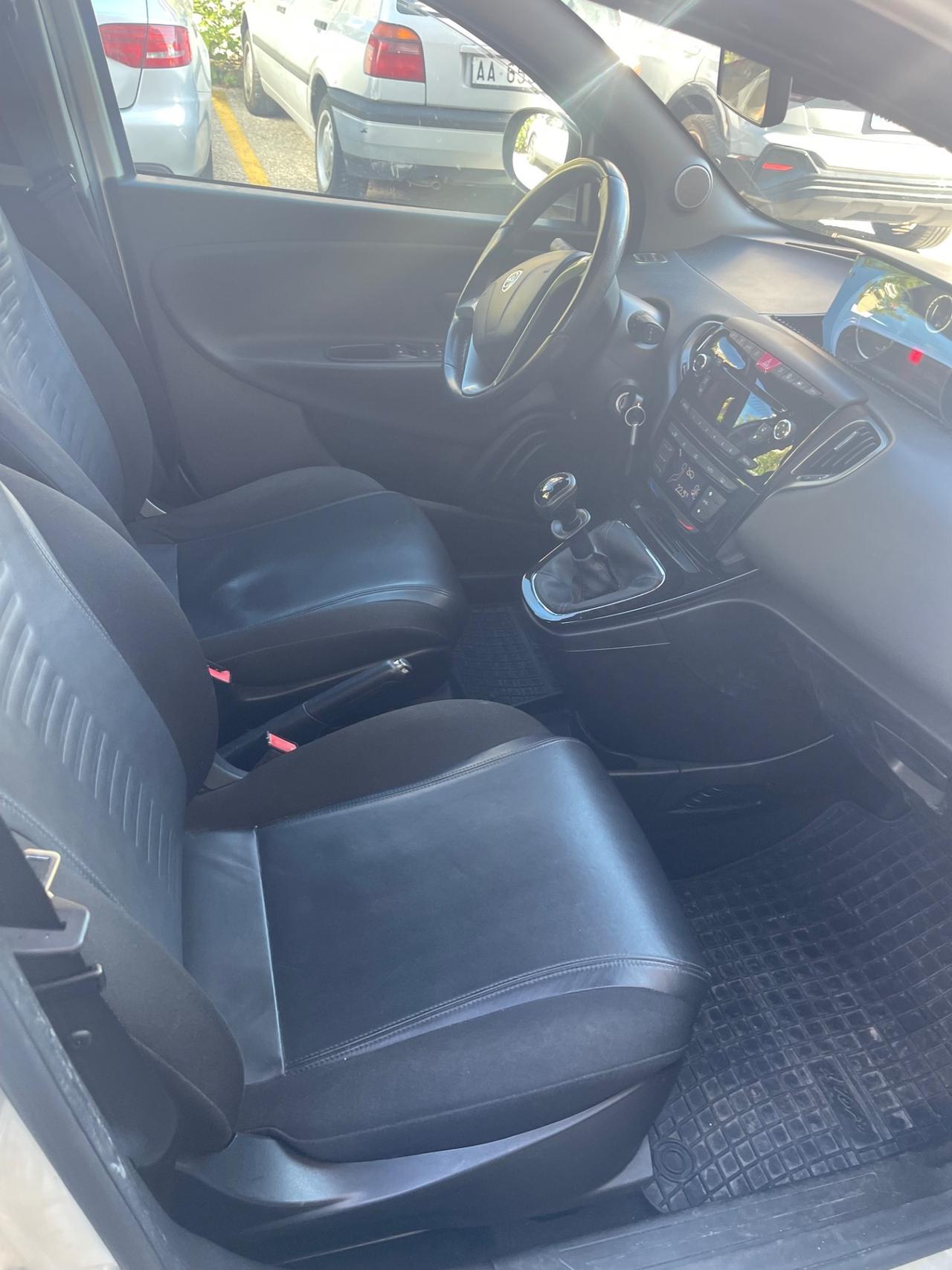 Lancia Ypsilon 1.2 69 CV 5 porte GPL Ecochic Platinum SI NEOPATENTATI
