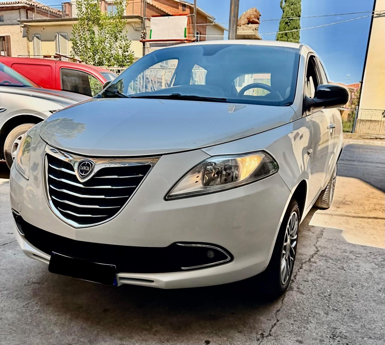 Lancia Ypsilon 0.9 TwinAir 85 CV 5 porte Metano Ecochic Gold