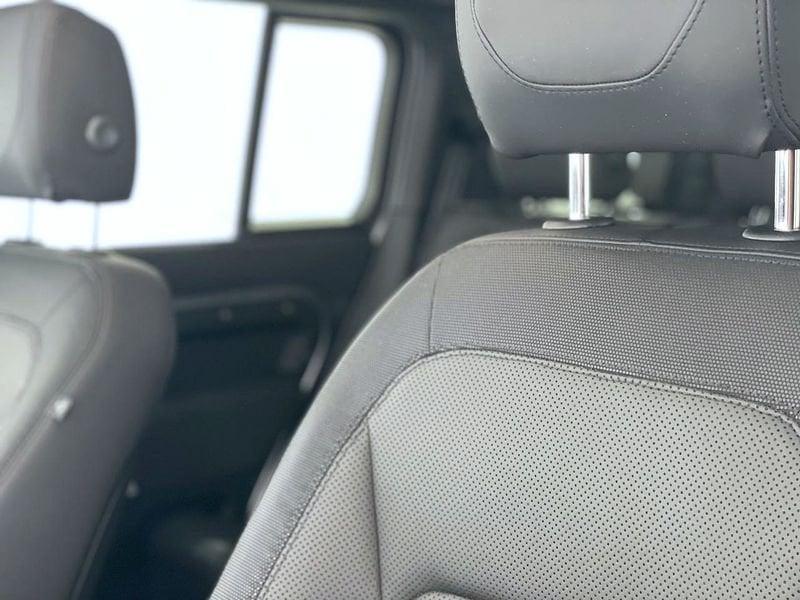 Land Rover Defender 3.0 D6 250 110 HSE AWD auto.