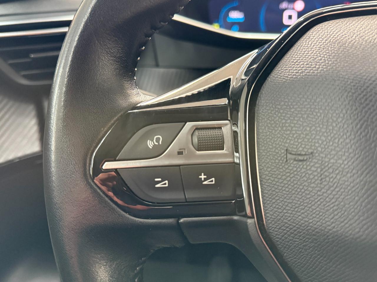 Peugeot 2008 BlueHDi 130 S&S EAT8 Allure Navi Pack