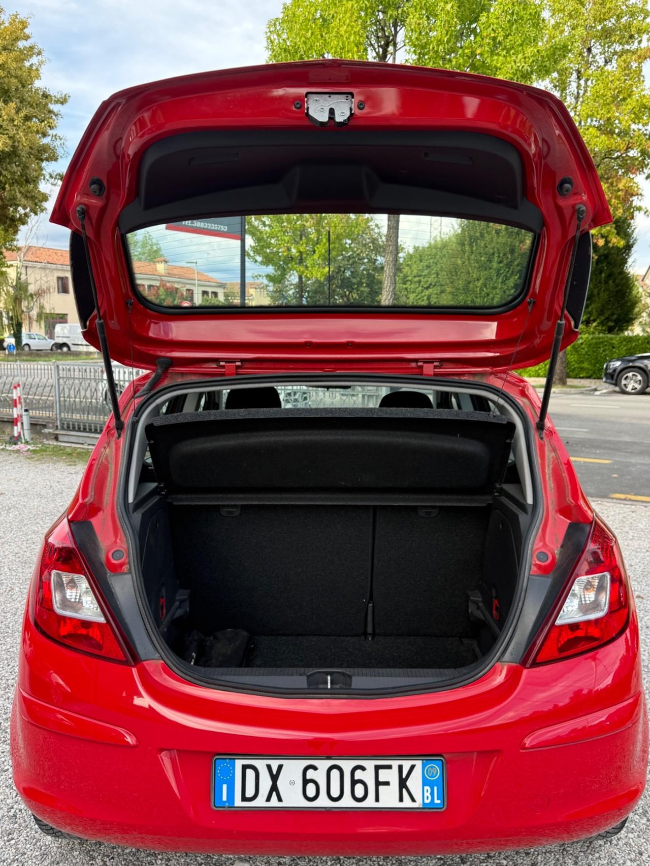 Opel Corsa 1.2 5 porte Cosmo
