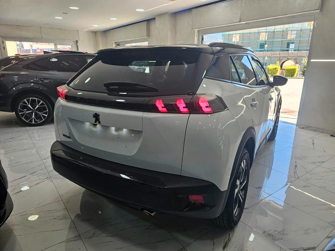 NUOVA PEUGEOT 2008 ALLURE PACK BICOLOR EDITION 1.5 BLUEHDI 131CV EAT8 F1