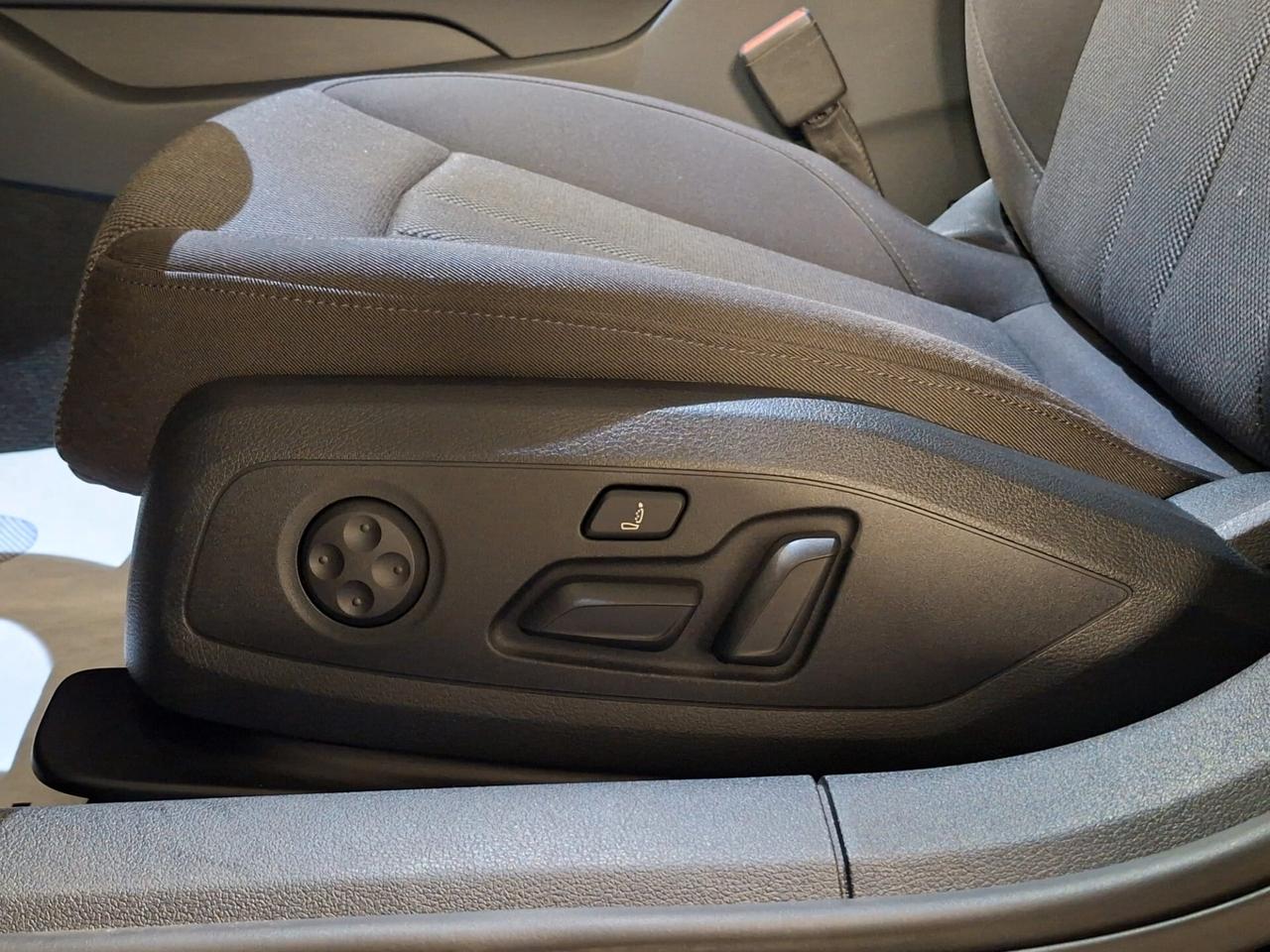 Audi A4 40 2.0 TFSI mhev Business Quattro Avant Stronic