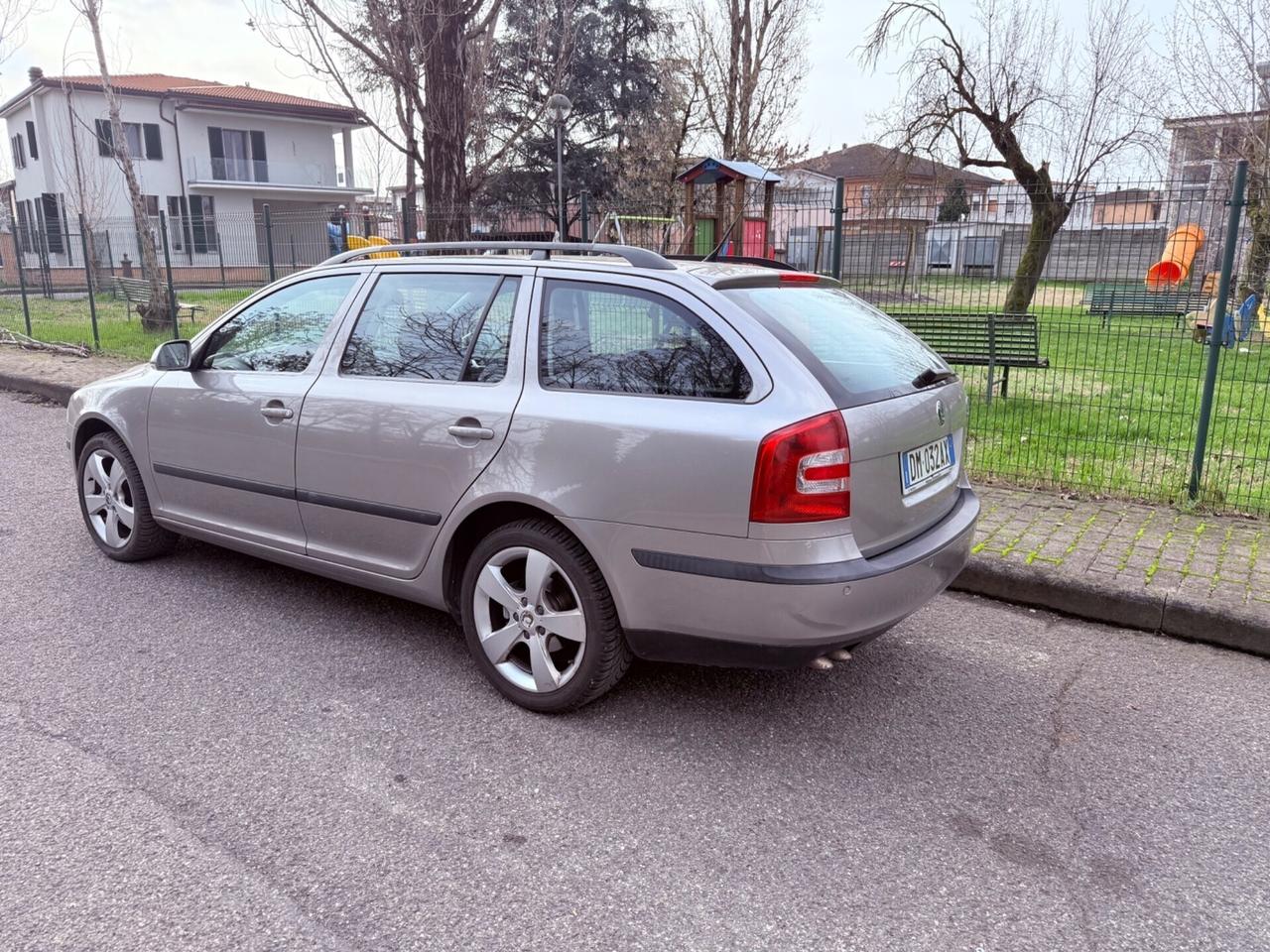 Skoda Octavia 2.0TDI- UNICO PROPRIETARIOOOO!!