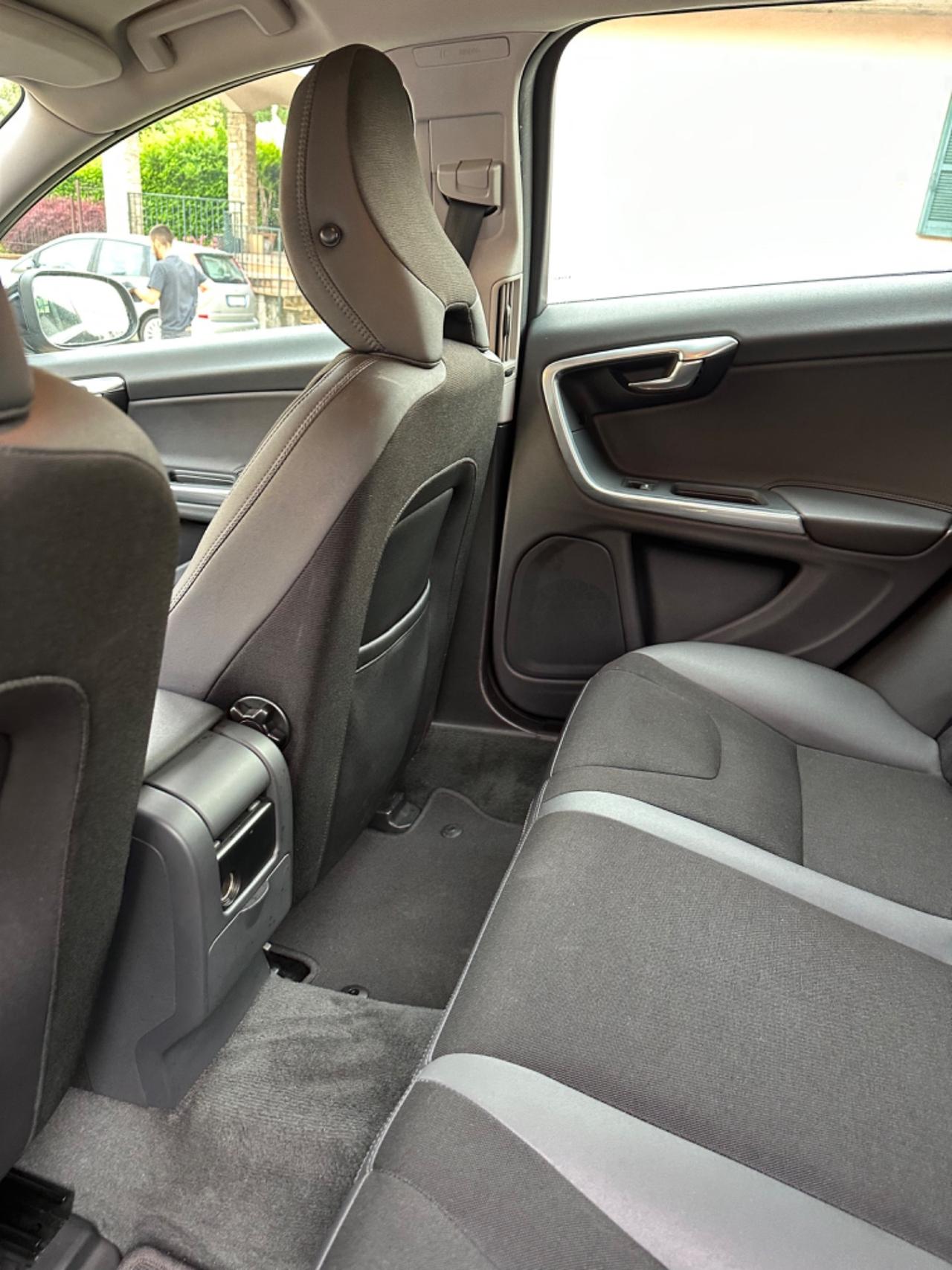 Volvo V60 D2 1.6 MOMENTUM KMCERT GARANZ UNICOPR