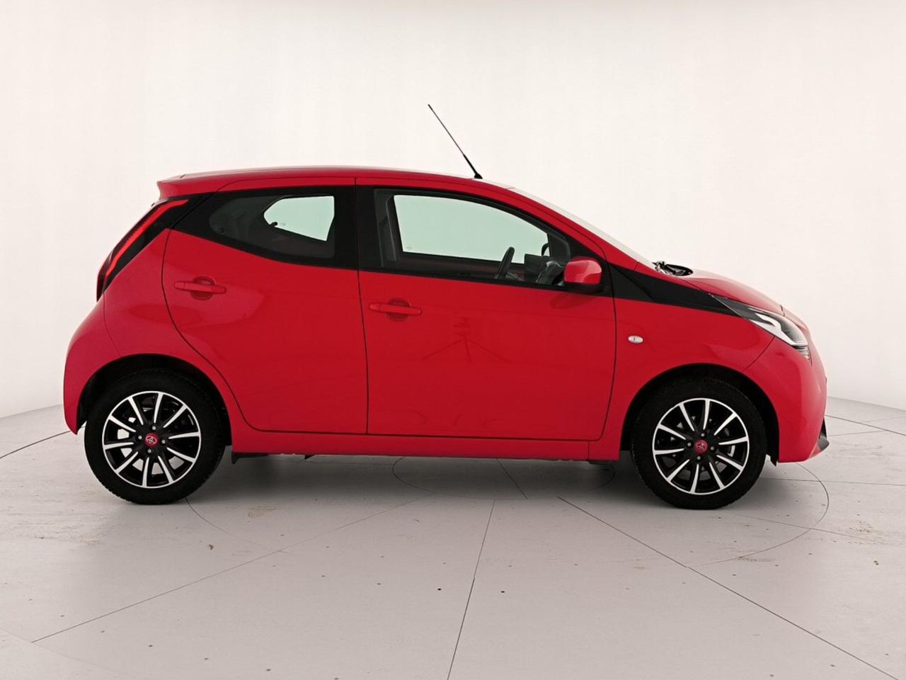 Toyota Aygo 5p 1.0 x-play 72cv