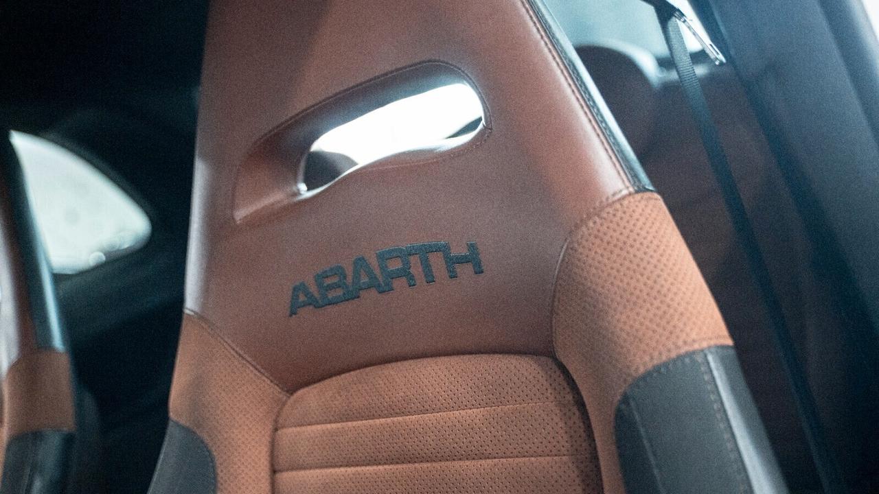 Abarth 595 Competizione 1.4 TJET 180CV AUTO SABELT BEATS CARBONIO AKRAPOVI