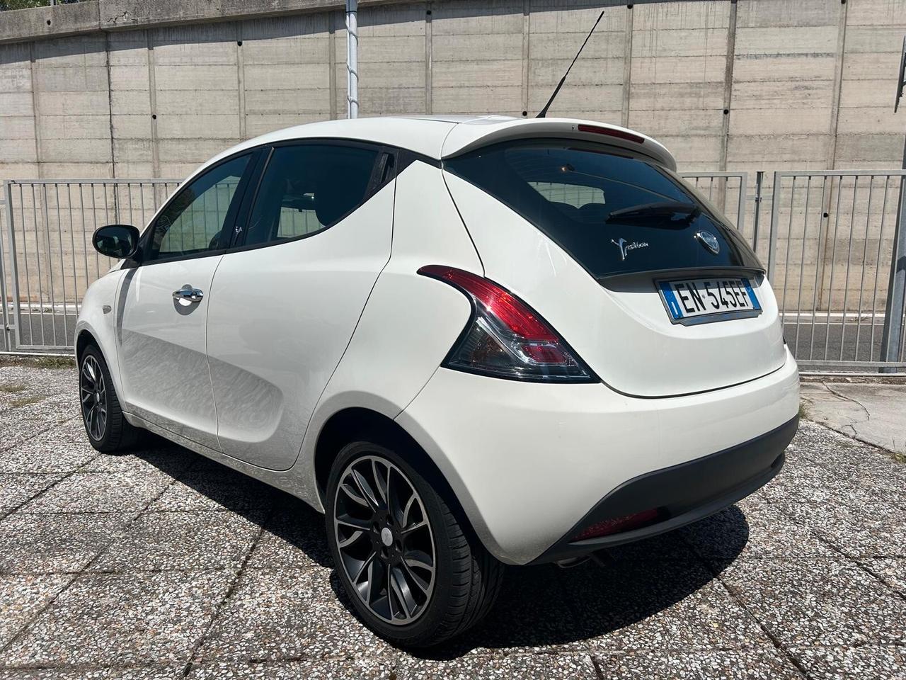 Lancia Ypsilon 1.2 69 CV 5 porte S&S Gold