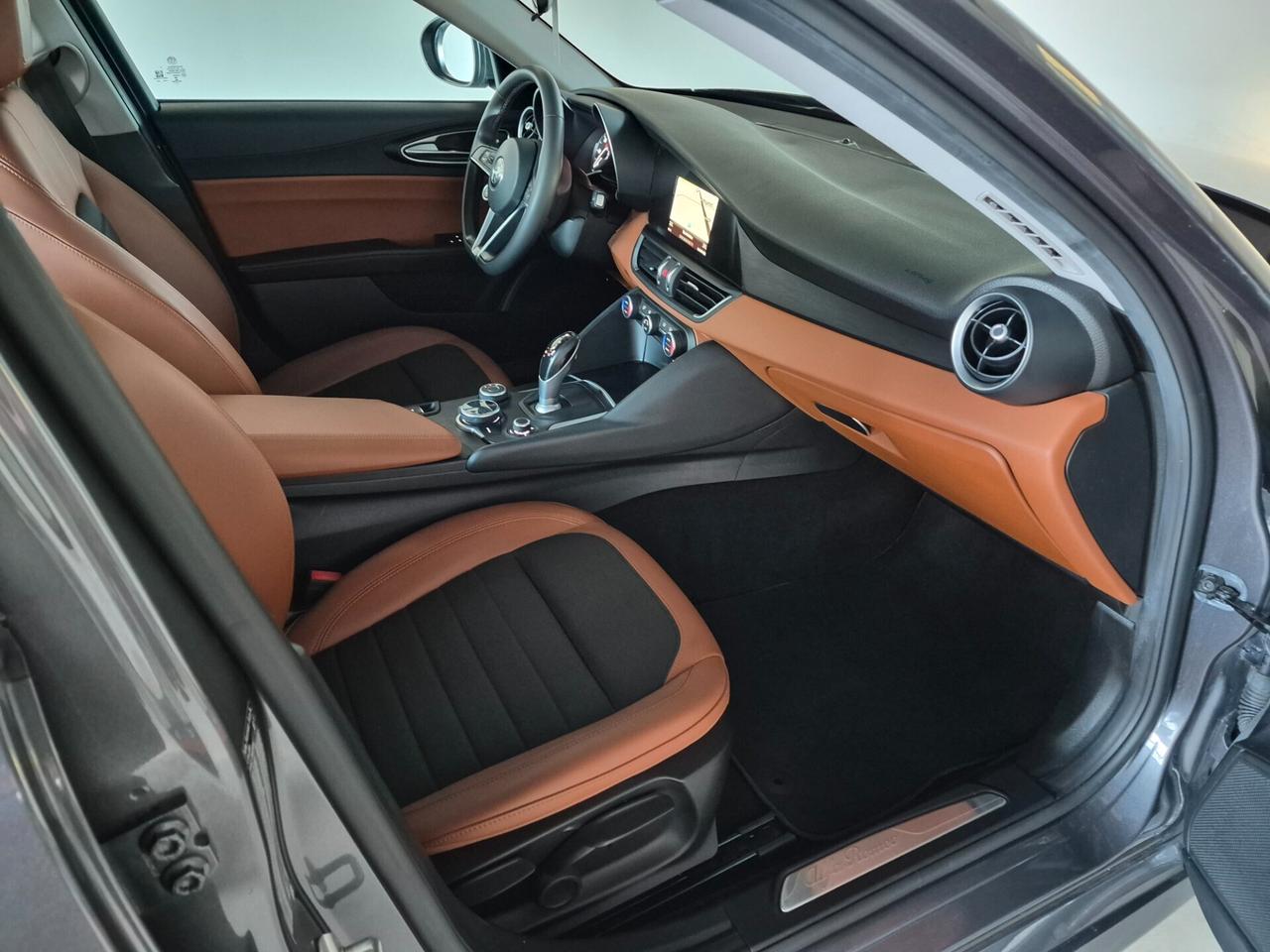 Alfa Romeo Giulia SUPER 2.2 JTDM (DIESEL) AT8 BLUETOOTH NAVI LED