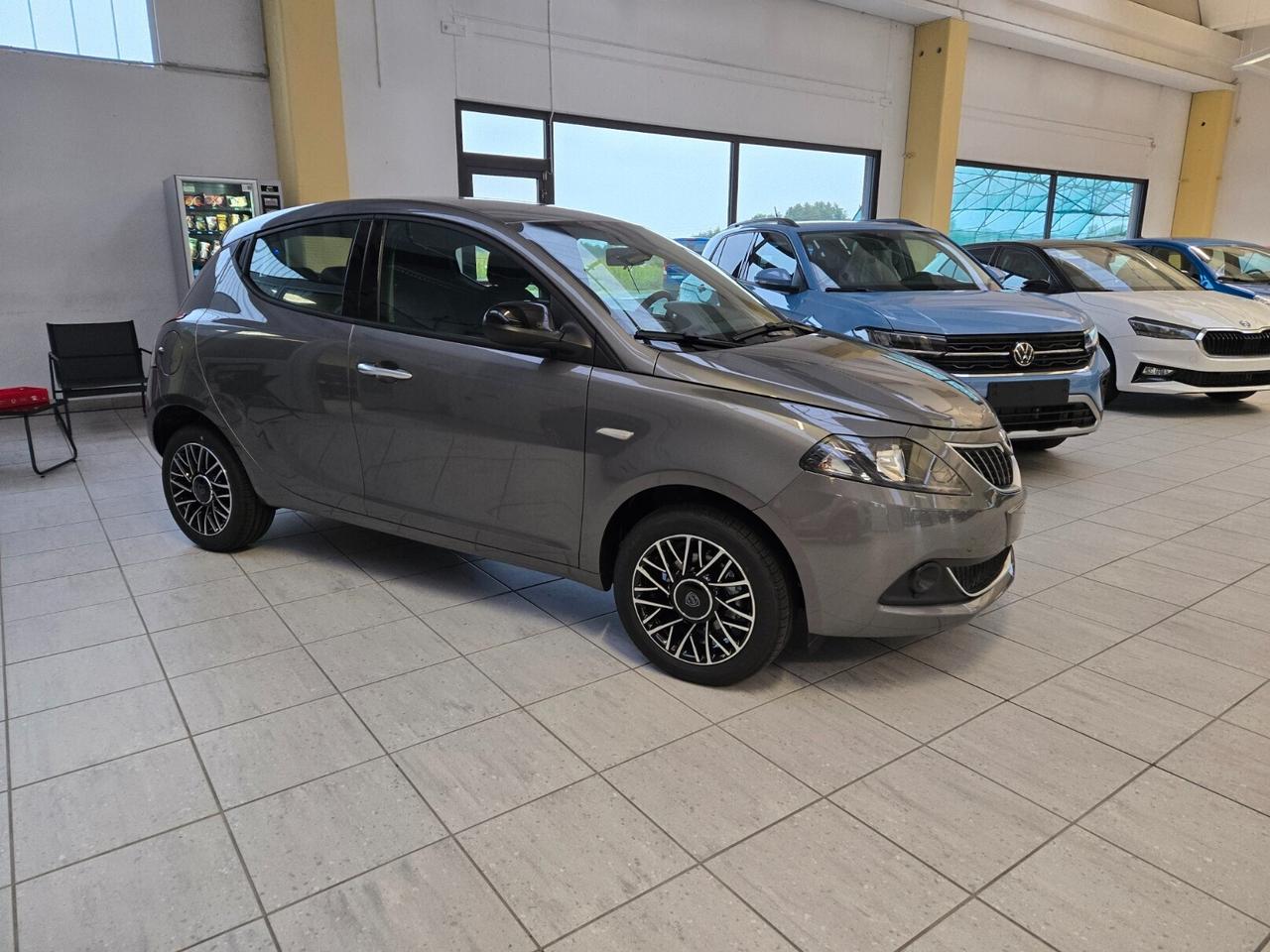 Lancia Ypsilon 1.0 FireFly 5 porte S&S Hybrid Platino