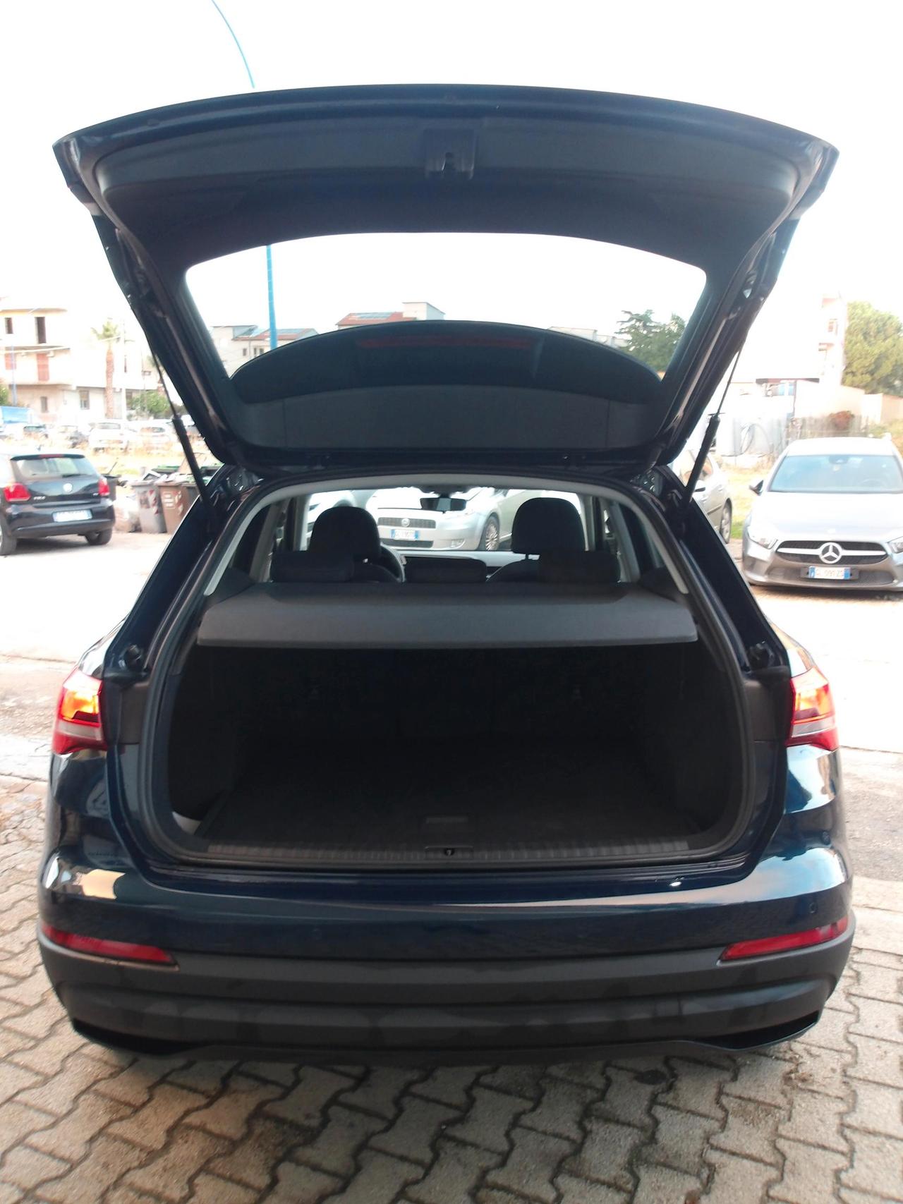 Audi Q3 35 2.0 tdi Business s-tronic