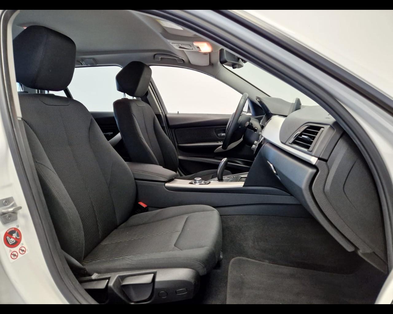 BMW Serie 3 F/30-31-34-80 - 318d Touring auto