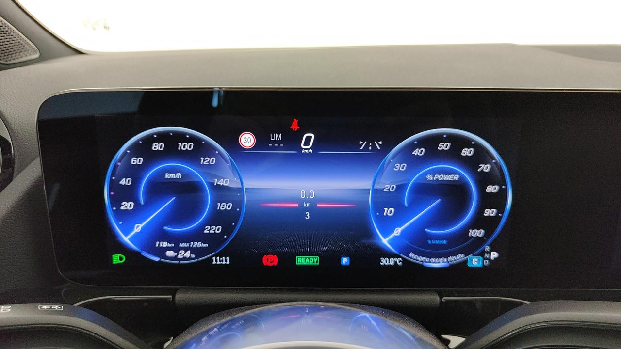 Mercedes-Benz EQA 250+ Street Edition