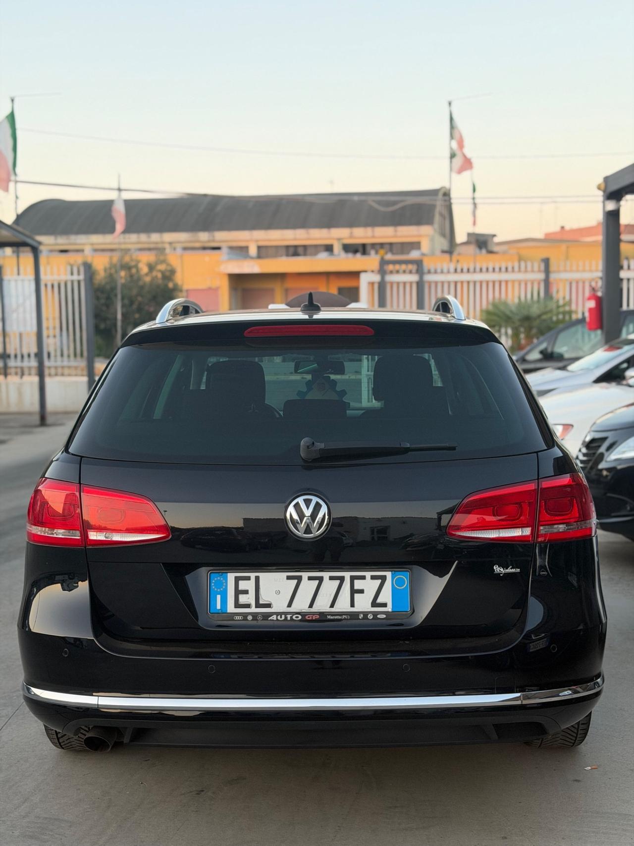 Volkswagen PASSAT 1.6 DIESEL 2011 - CARPLAY