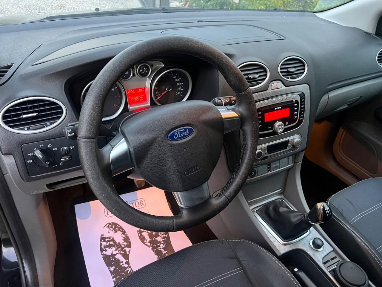 Ford Focus 2000 gpl titanium