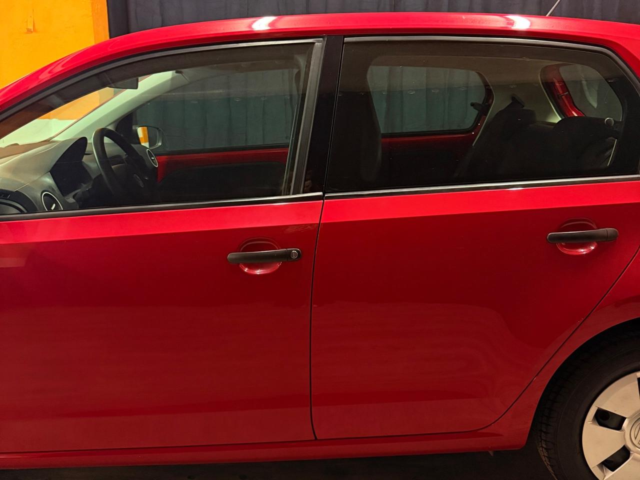 STUPENDA VOLKSWAGEN UP ADATTA A NEOPATENTATI UNICO PROPRIETARIO