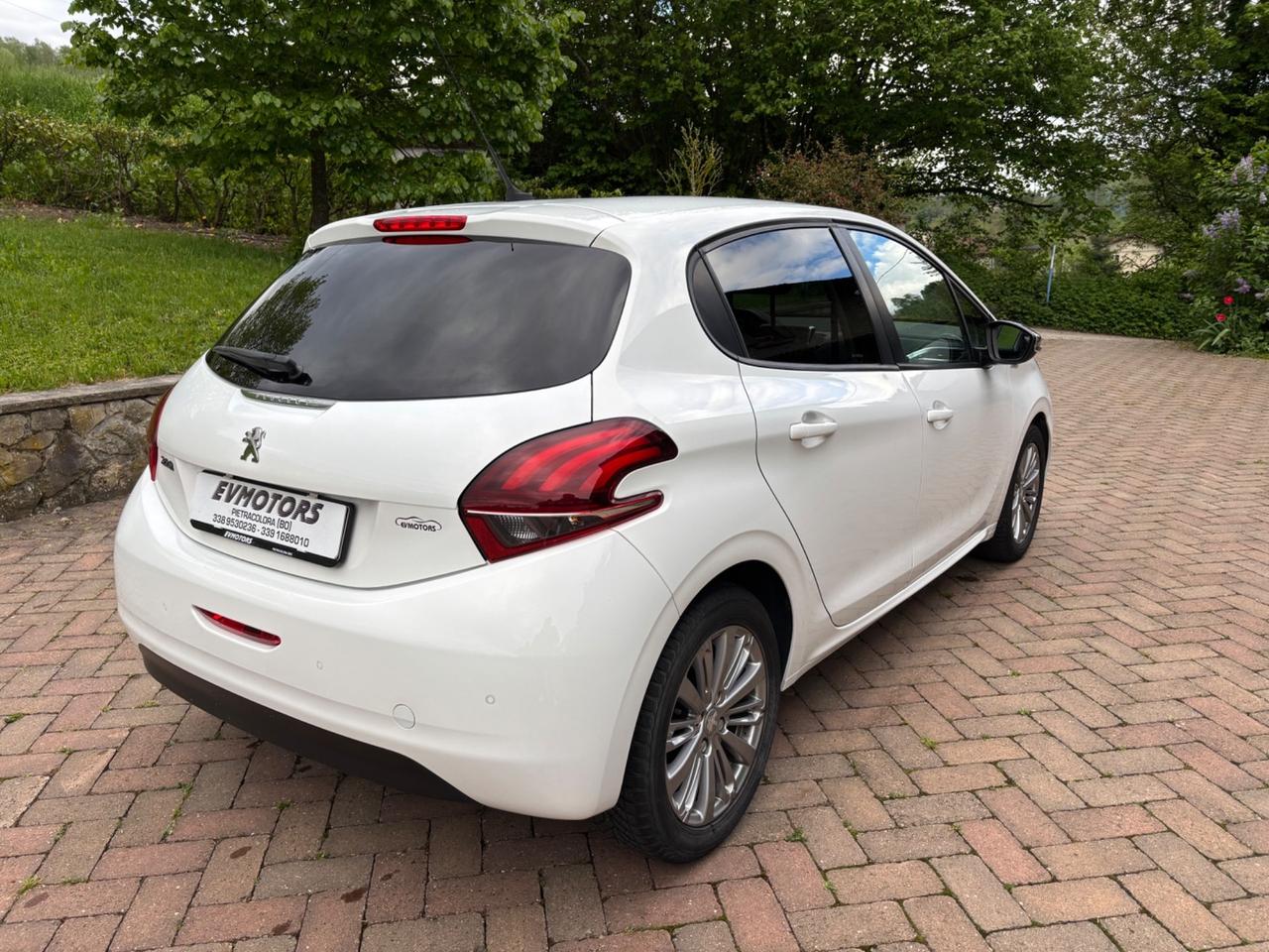 Peugeot 208 BlueHDi 75 5 porte Style OK NEOPATENTATI
