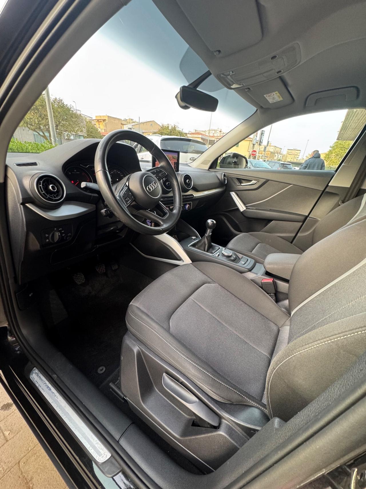 Audi Q2 30 TDI Identity Black