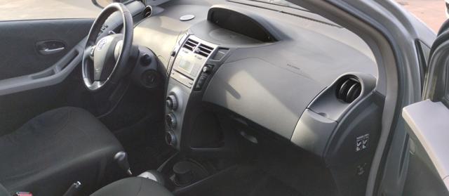 TOYOTA Yaris 1.3 5 porte Sol cambio automatico