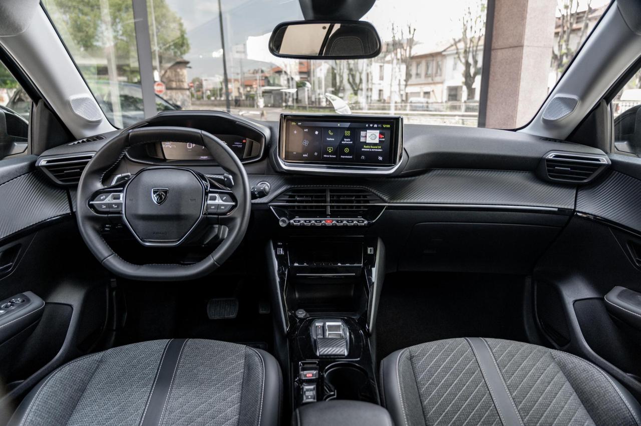 Peugeot 208 1.2 hybrid Allure 110cv e-dcs 6