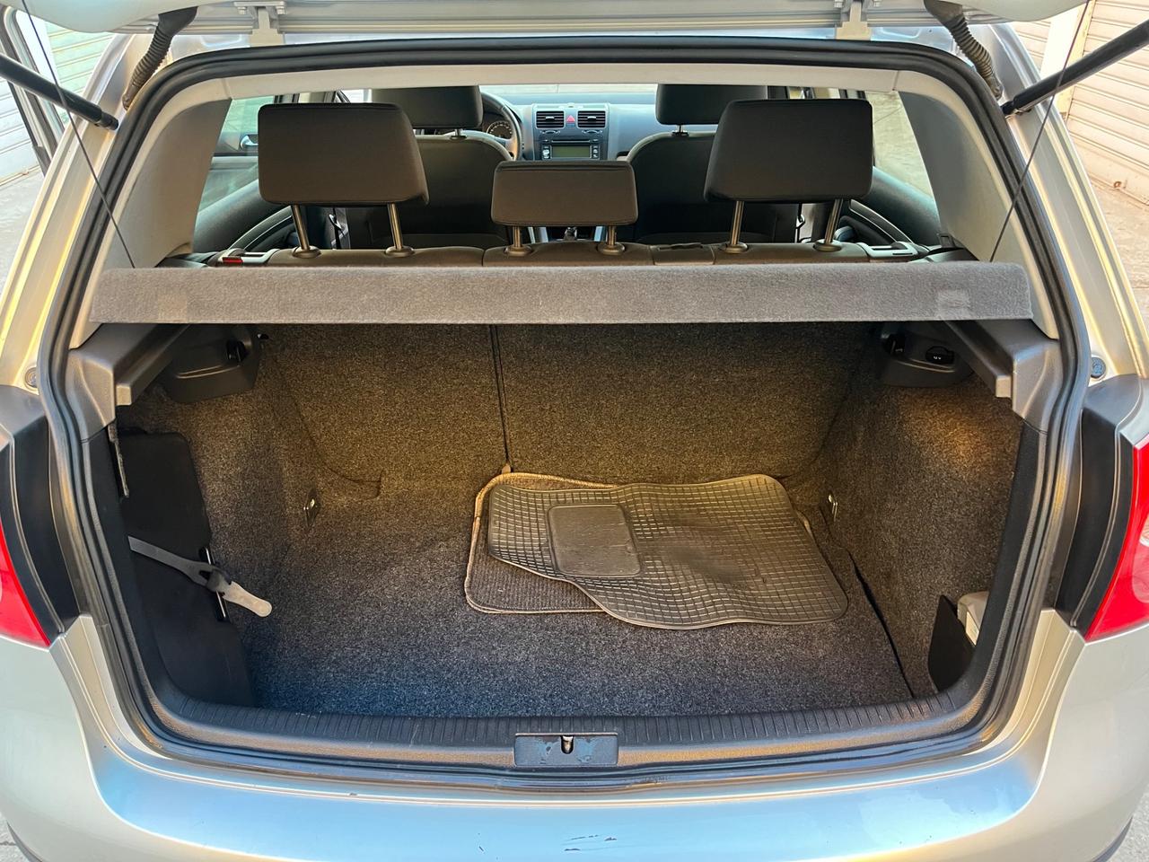 Volkswagen Golf 1.6 16V FSI 5p. Sportline