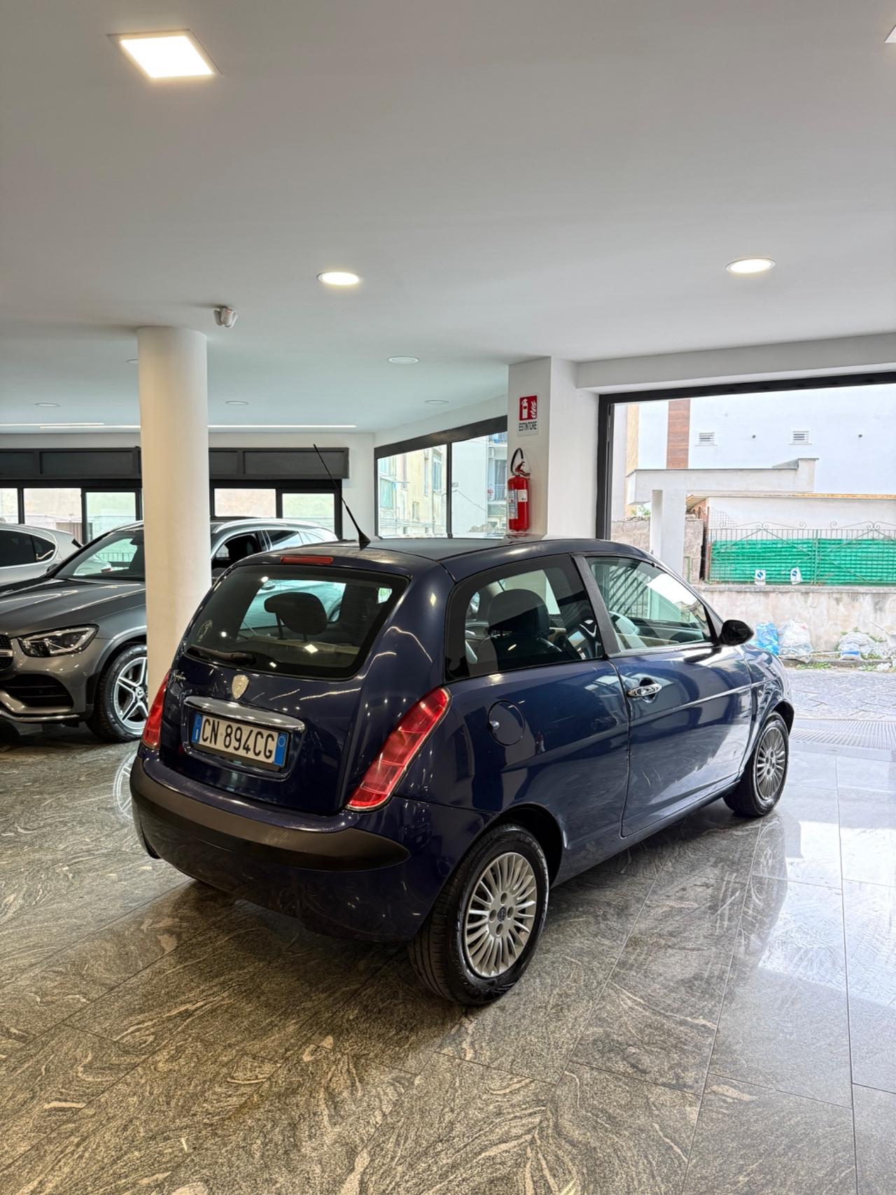 Lancia Ypsilon 1.2 16V Argento GPL