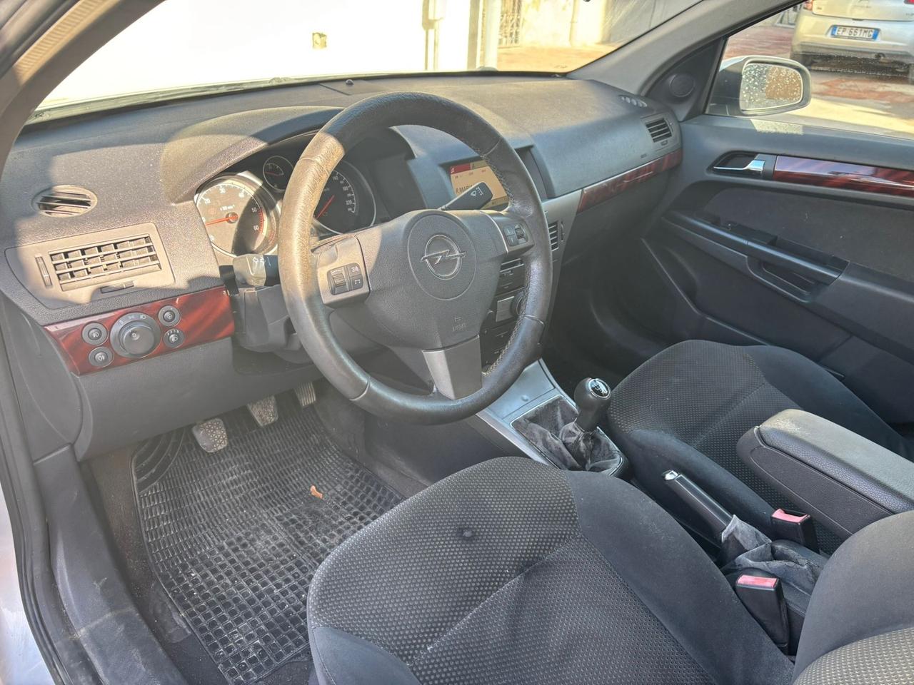 Opel Astra 1.9 16V CDTI 150CV 5 porte Cosmo
