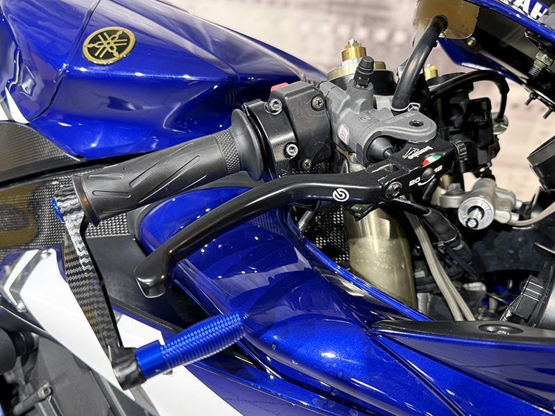 Yamaha YZF R1