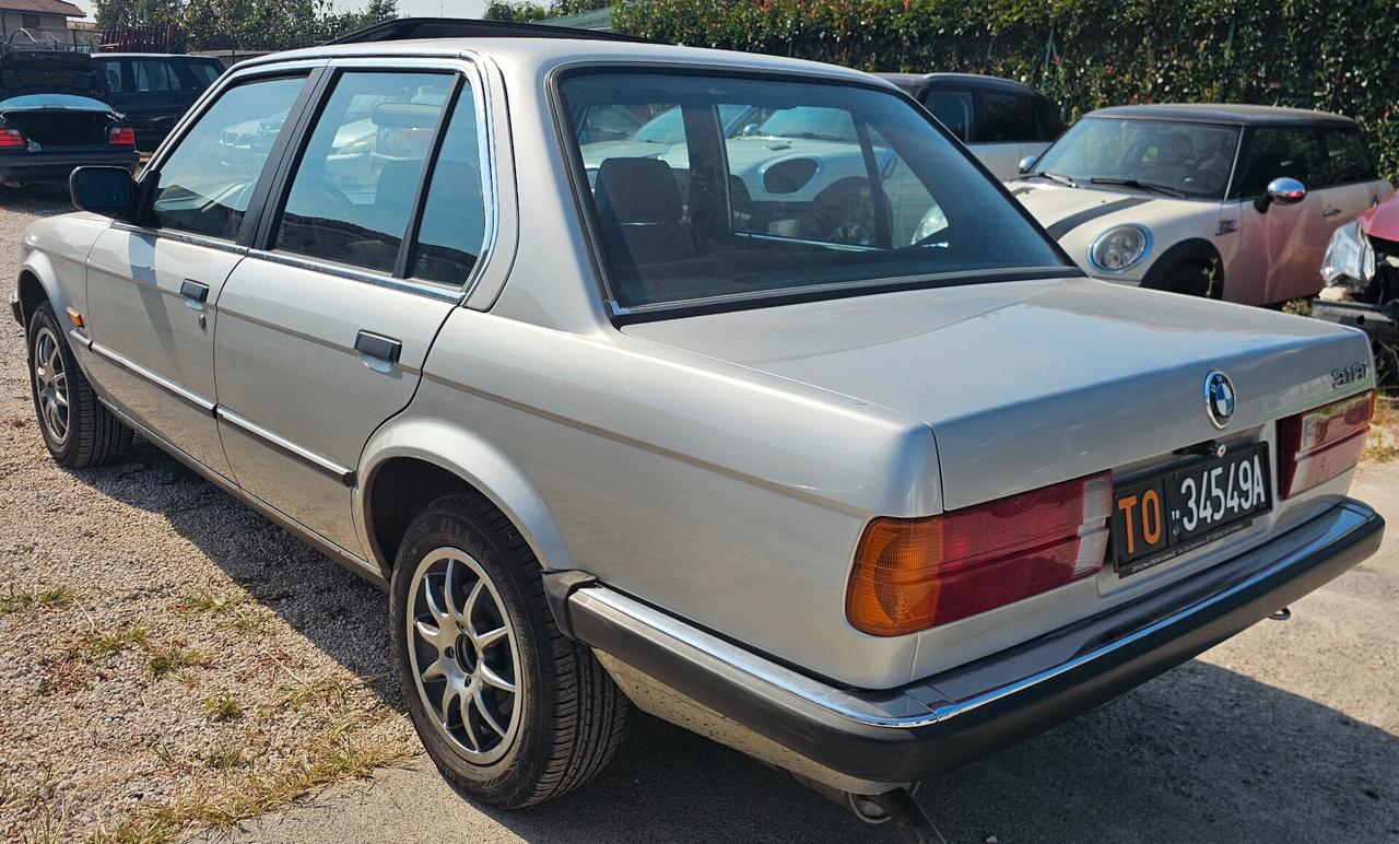 Bmw 318 5 PORTE NEOPATENTATI