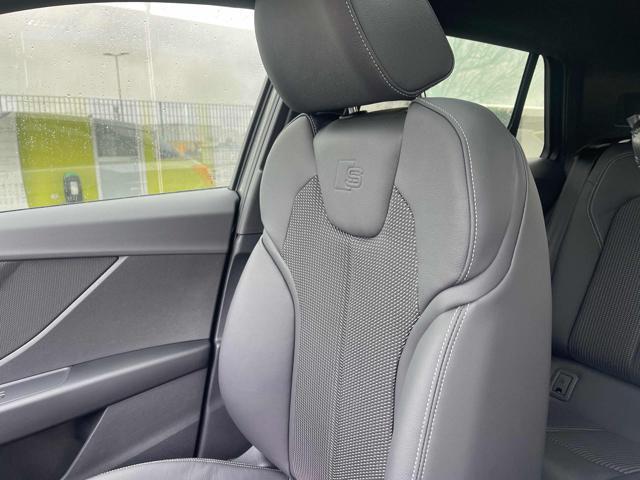 AUDI Q2 35 TDI S tronic Identity Black